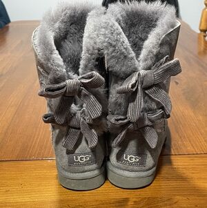 Ugg Womens Grey Classic Bailey Corduroy Bow Suede Sherpa Lined Mini Boots Size 7